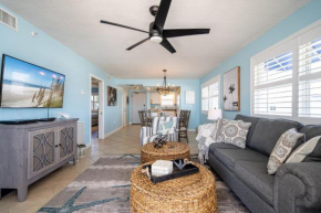Beachfront Condo w/ Gulf Views, Pool, BBQ, Balcony